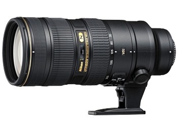 Nikon 70-200mm f/4G ED VR AF-S Nikkor Profesjonalny teleobiektyw z zoomem, szybką przysłoną, redukcją drgań i powłoką nanokrystaliczną. Charakteryzuje się pierwszorzędnym poziomem ostrości w całym kadrze i szybkim, cichym autofokusem.